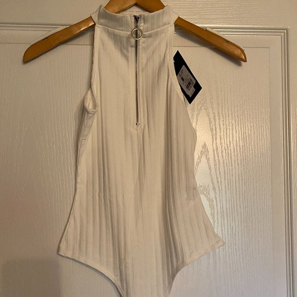 4/25 $   Zip Up Bodysuit - Picture 1 of 5